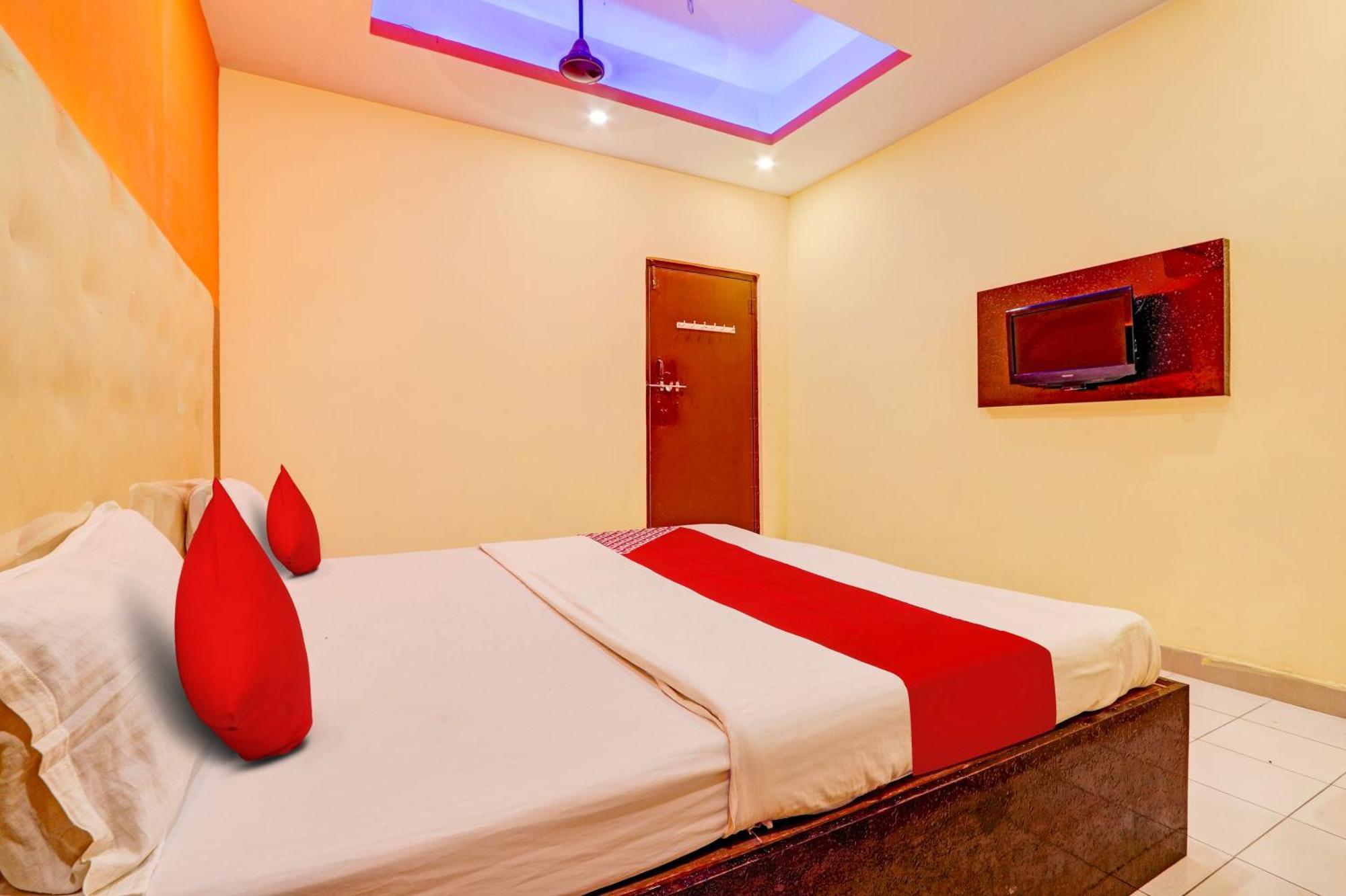 Oyo Flagship Hotel Samruddhi Lodge Nirmal  Zewnętrze zdjęcie