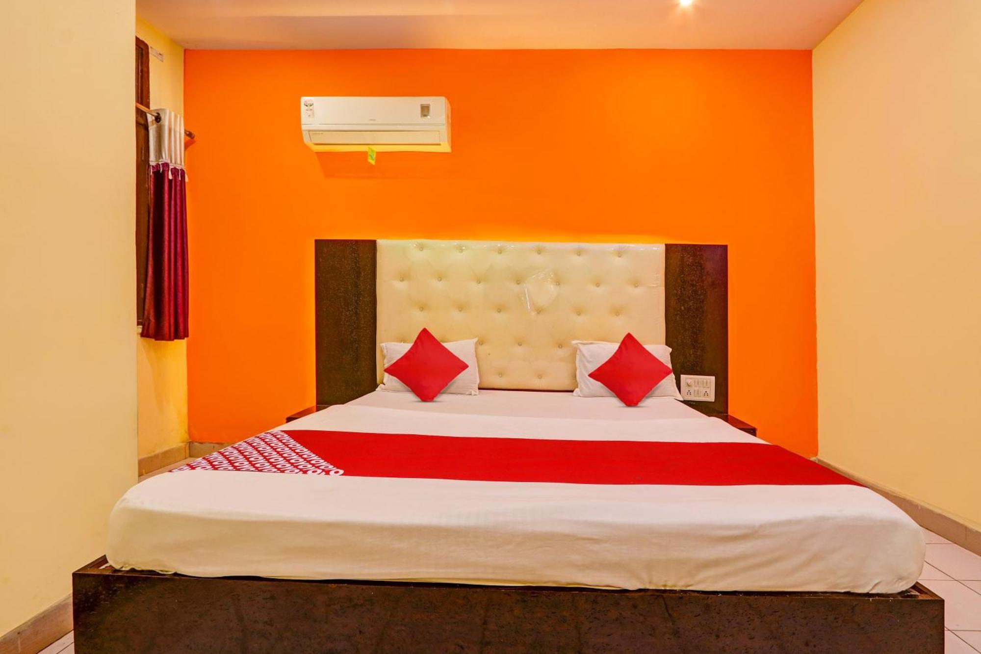Oyo Flagship Hotel Samruddhi Lodge Nirmal  Zewnętrze zdjęcie